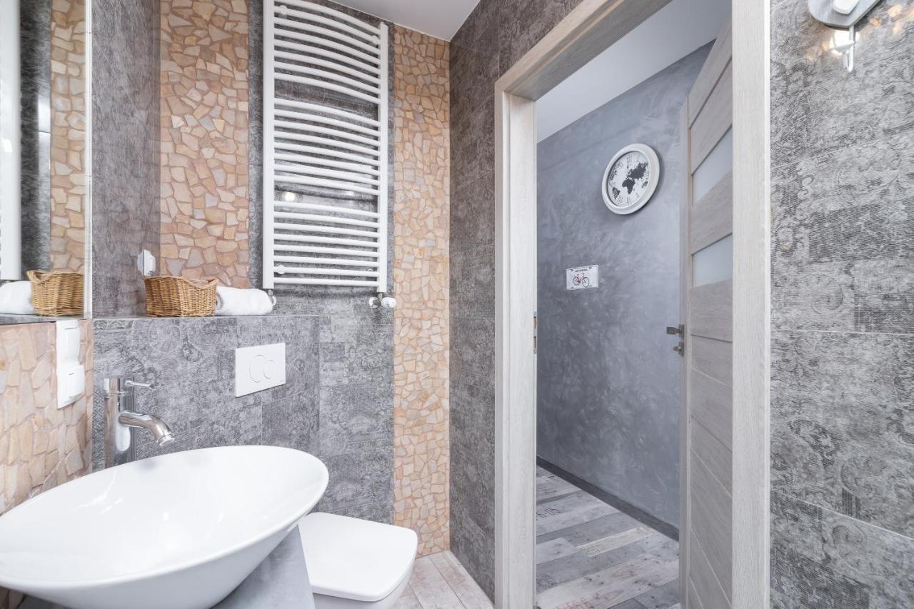 Apartments Cracow Czeczow By Renters Cracovie Extérieur photo
